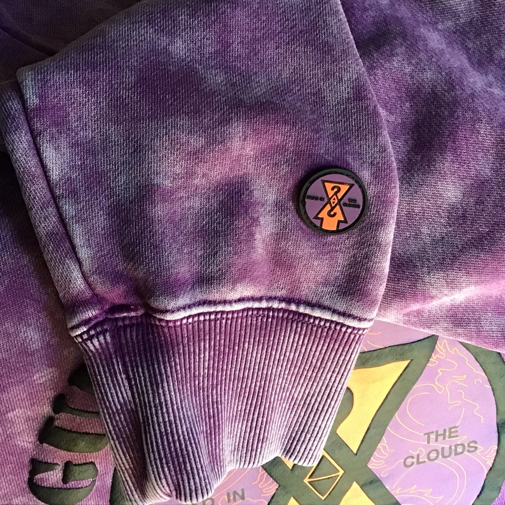 GUESS RISING Purple Medium “Head in the Clouds” Long Sleeve Pullover Hoodie - Picture 6 of 6